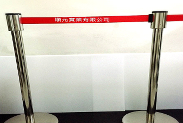 超市展示架與海報掛鉤應用